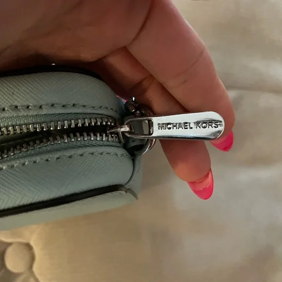 Michael Kors Crossbody Wallet on Chain Purse - Petite Friendly! MK so cute! - Picture 7 of 8